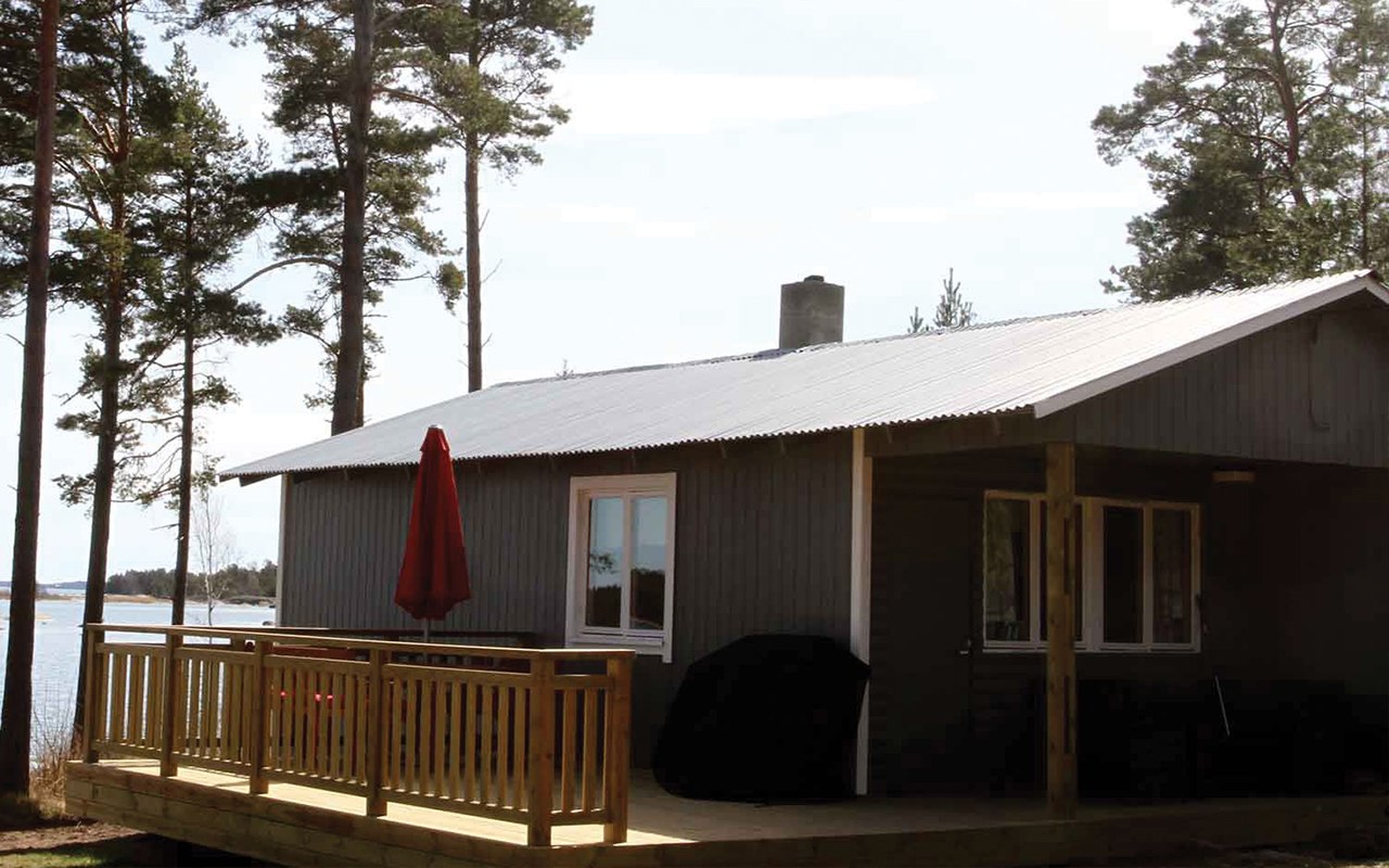 Seaside Villa och dess uteplats nära havet