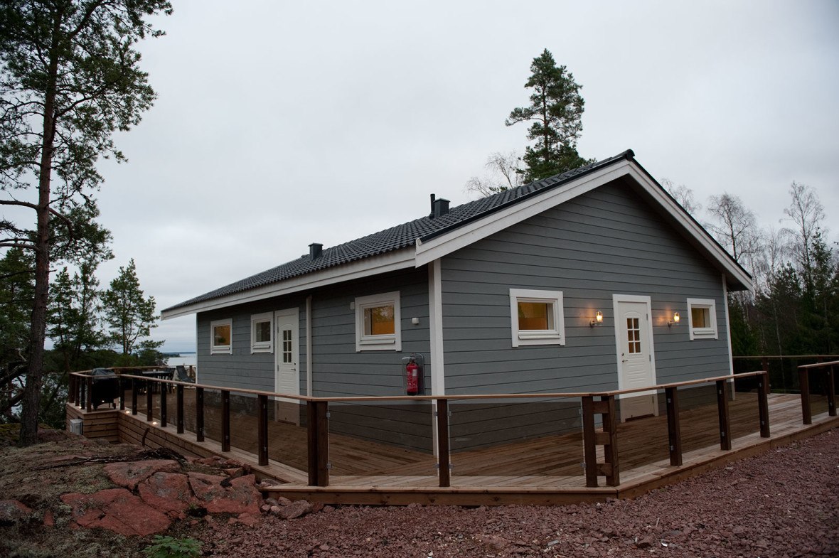 Waterfront Villa med rymlig altan